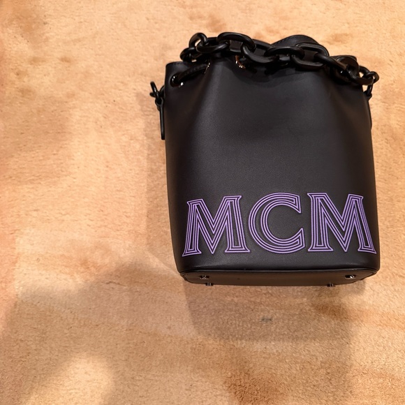 MCM small bucket bag w/ detachable shoulder strap - Picture 6 of 15